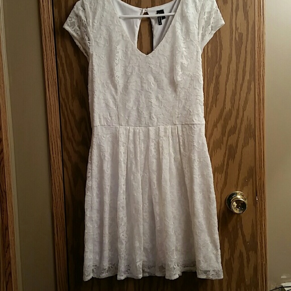 Cute white dress - Picture 1 of 1