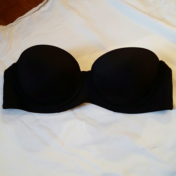Black strapless bra