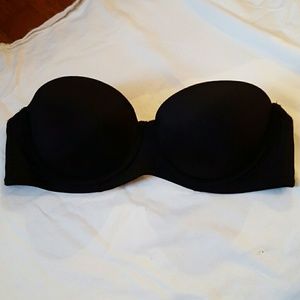 Black strapless bra