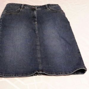 Fitted stretch denim skirt already worn