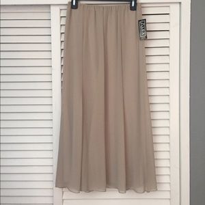 NWT Beige maxi skirt - Size S
