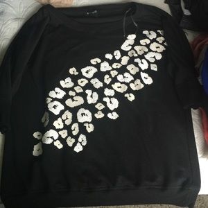 Sweatshirt with leopard print