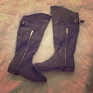 Gray boots (NWOT)