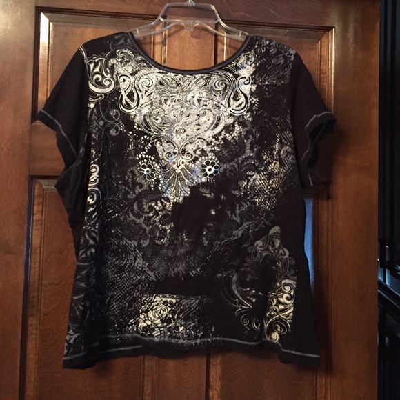 Black and metallic tee