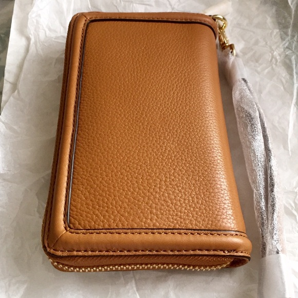 🆕 Tory Burch "Amanda" Smart Phone Wrislet, NWT 💕 - Picture 4 of 4