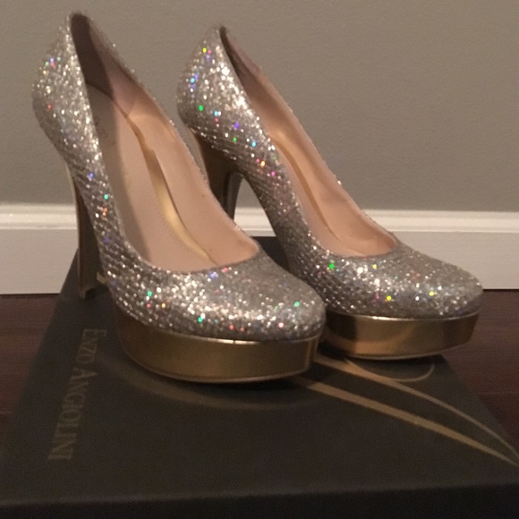 Enzo Angiolini Easmiles