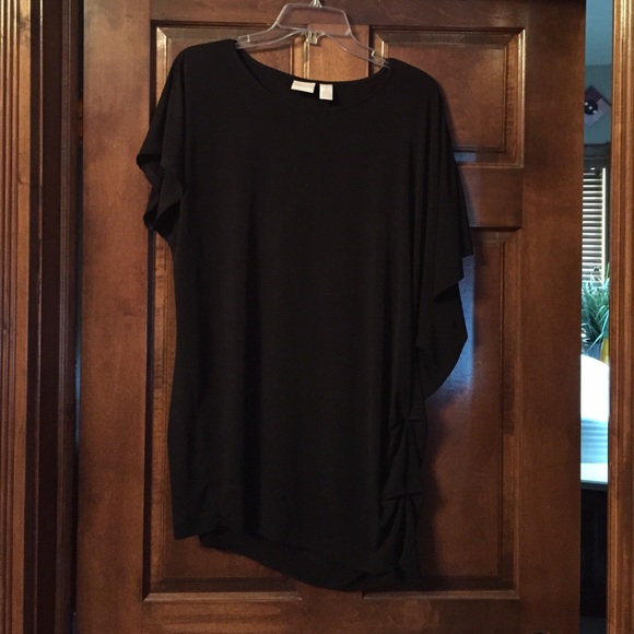 Black Chicos top with left side scrunch