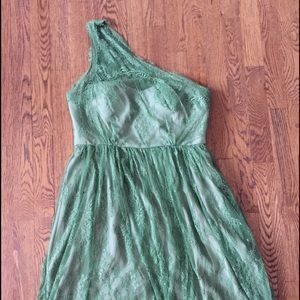 Green lace one-shoulder dress