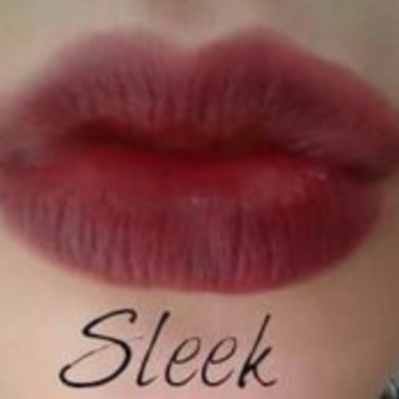 Younique stiff upper lip lip stain