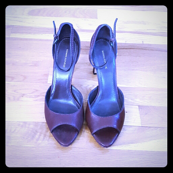 Banana Republic Milanese Strap  Peep toe High Heel