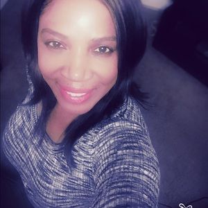 Meet your Posher, Dina