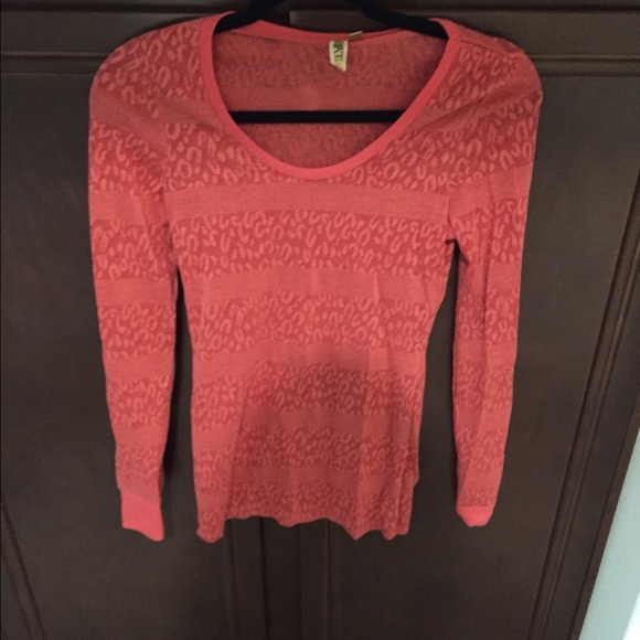 Buckle long sleeved burnout top