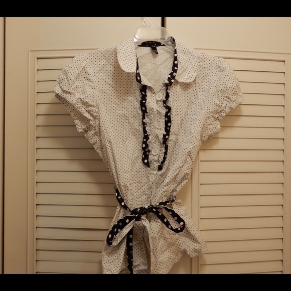 White and black polka dot cap sleeve button up