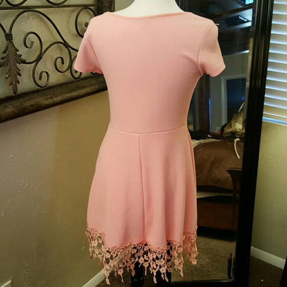 ☺SOLD☺BNWOT... Coral colored lace trimmed dress. - Picture 4 of 4