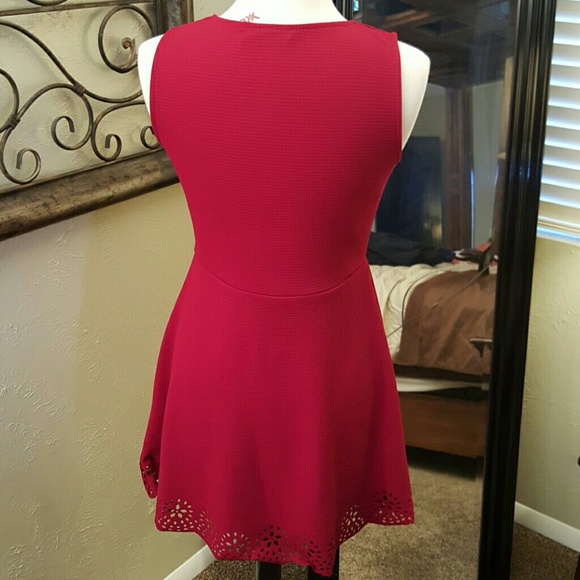 ☺SOLD☺️BNWT.... Red short dress So beautiful! - Picture 4 of 4