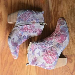 NWT floral western boots 🌸