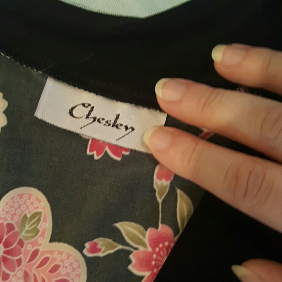 Flattering, Asian inspired, kimono dress - Picture 3 of 4