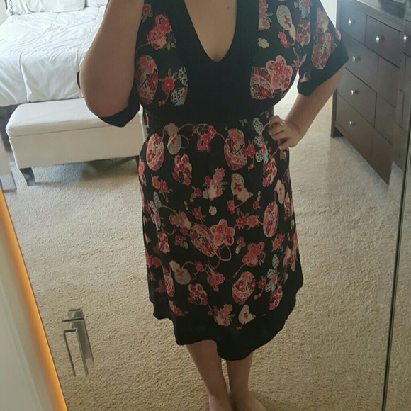 Flattering, Asian inspired, kimono dress - Picture 4 of 4