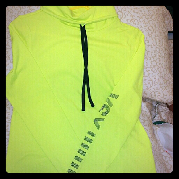 NWT VICTORIA SECRET SPORTS SWEATER