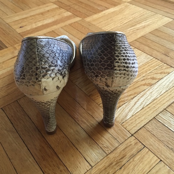 Lulu Guinness natural/gold heels - Picture 2 of 2