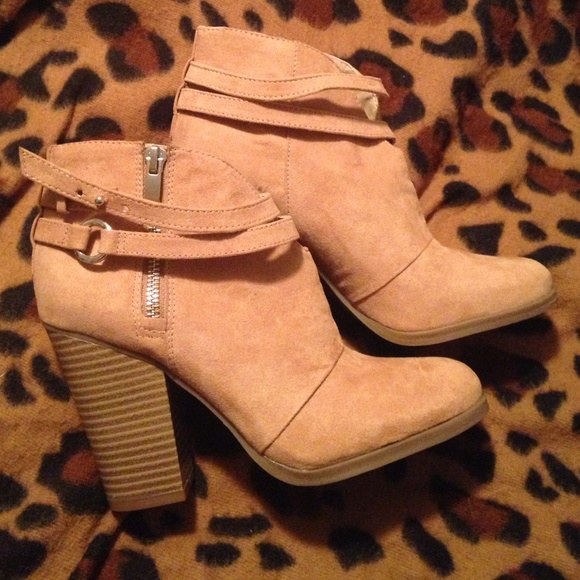******SOLD******  Suede Just Fab Tan Ankle Boots