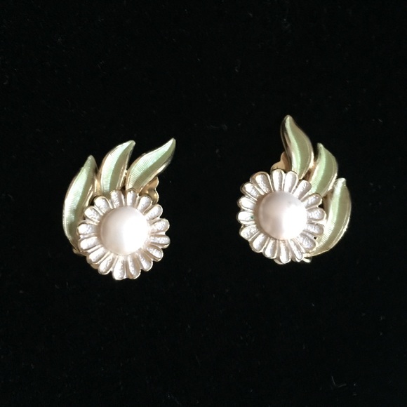 1960s earrings - Picture 1 of 4