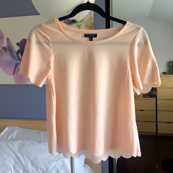 NWOT Scallop frill tee