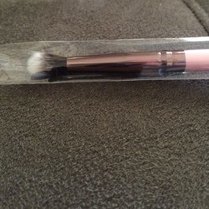 SMALL BLENDING BRUSH