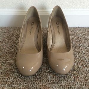 Nude patent leather Chinese Laundry wedges 7.5M