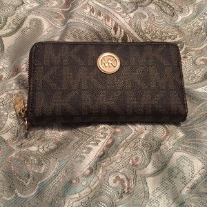 Michael kors jet set small wallet