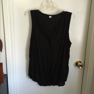 Old Navy sleeveless button up top