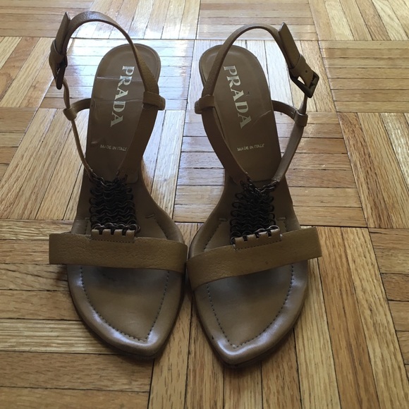 Prada beige heels - Picture 2 of 3