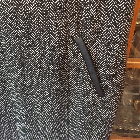 Travelsmith Helene sheath slimming dress 8 - Picture 3 of 4