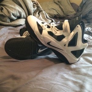 Nike basketball hyper fuse