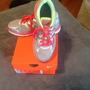 NIKE Dual Fusion Lite