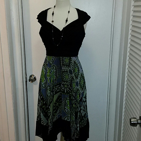 Black and green flowery dress - Picture 1 of 4
