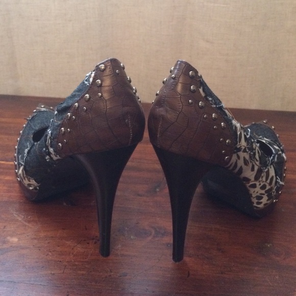 Unique Pumps - Picture 3 of 4