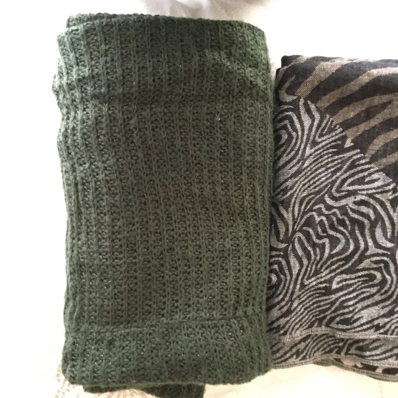 Scarfs - Picture 4 of 4