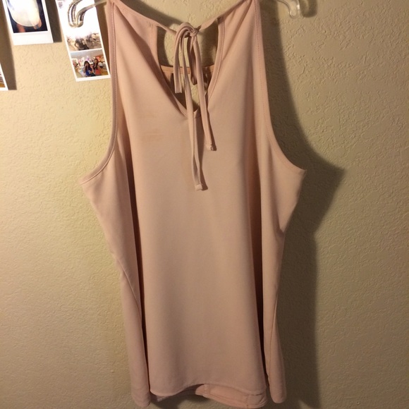 Halter top 😍 - Picture 3 of 4