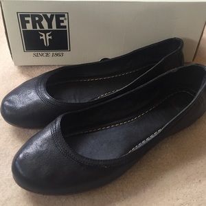 Frye Carson flat