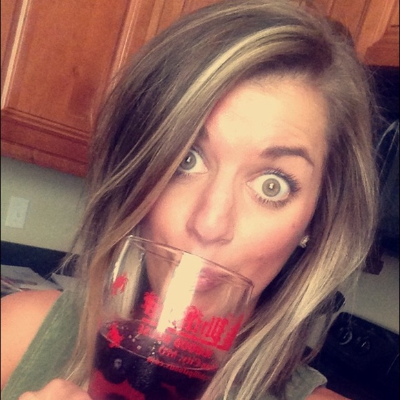 Meet your Posher, Cayla - Picture 3 of 4