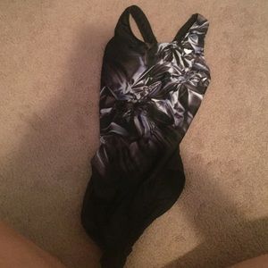 TYR size 32 suit
