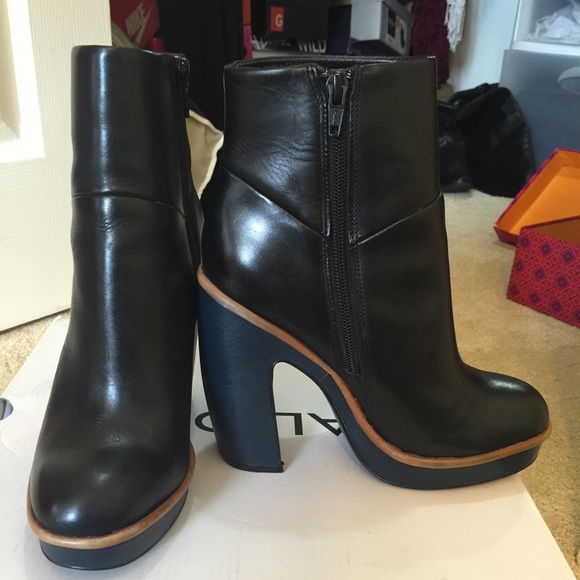 ONE DAY SALE ⚡️⚡️ Aldo Cecille