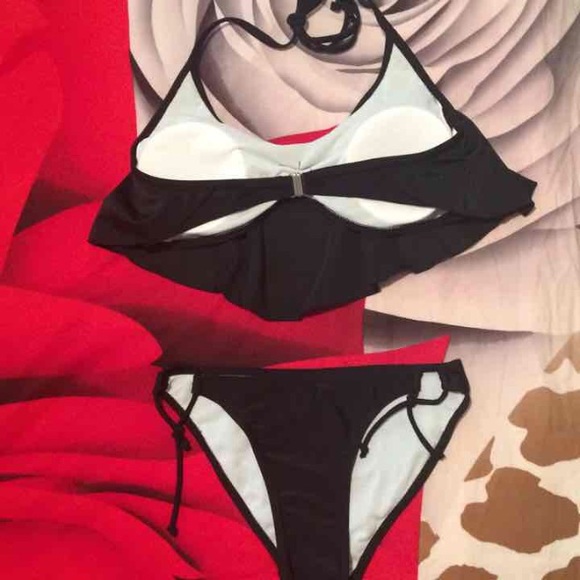 Bikini - Picture 3 of 4