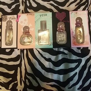 Box of five perfumes from rue 21