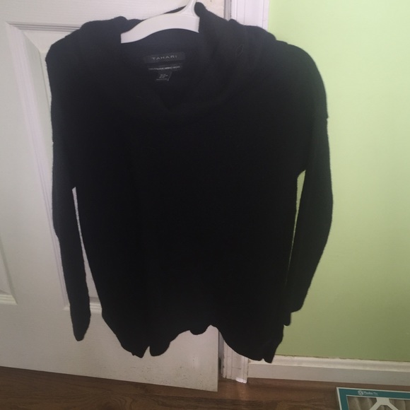 Mid arm black turtleneck sweater