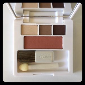 Clinique pallet with mascara, blush and shadow NWT