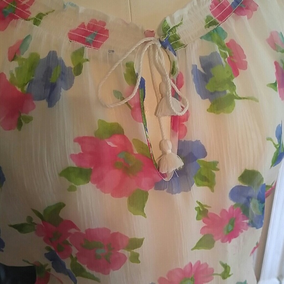 Sheer floral blouse - Picture 2 of 3