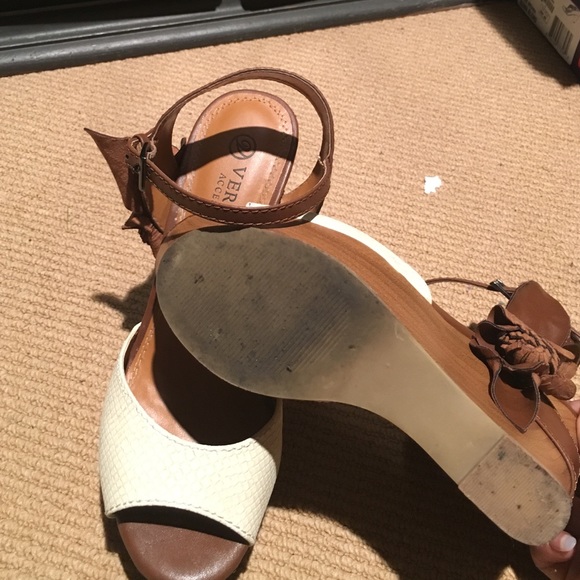 Shell Wedge sandal - Picture 3 of 4