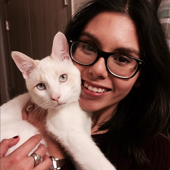 Meet your Posher, Alicia